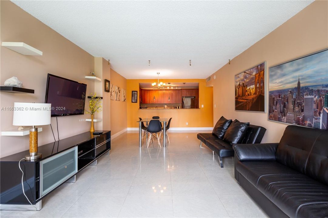 For Sale: $426,000 (1 beds, 1 baths, 1005 Square Feet)