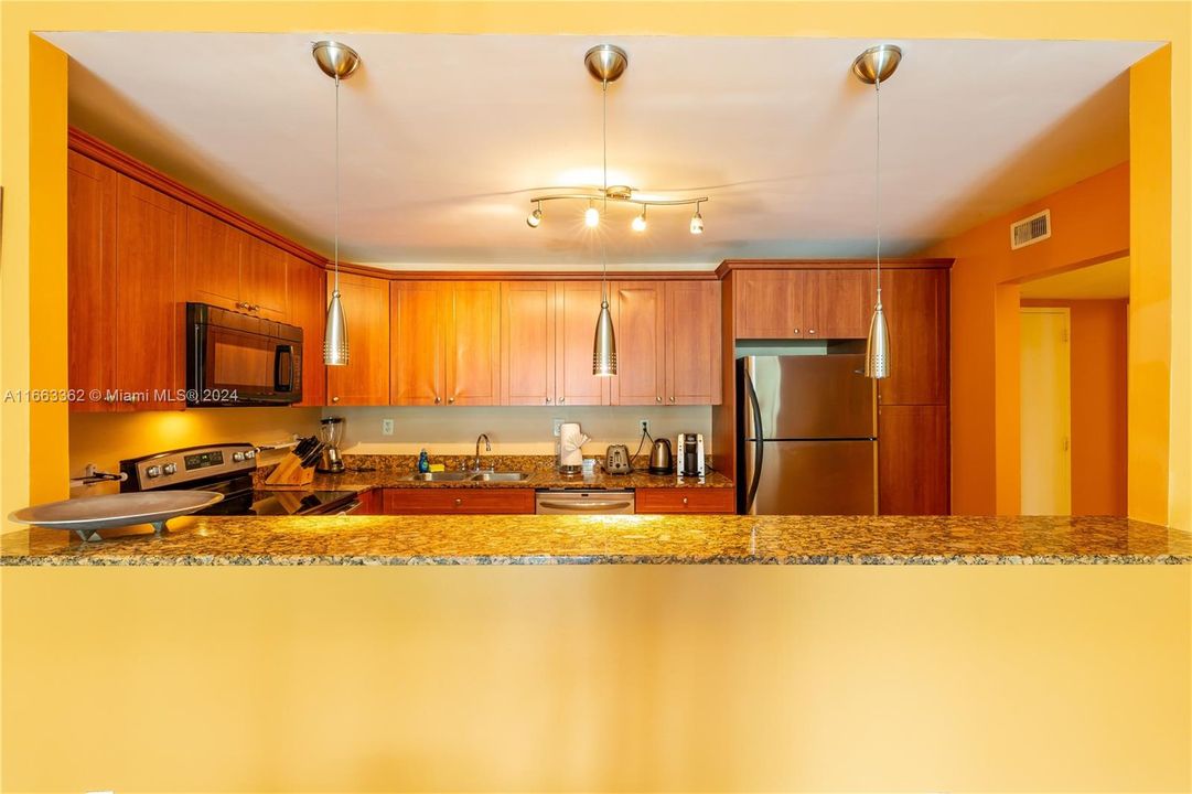 For Sale: $426,000 (1 beds, 1 baths, 1005 Square Feet)