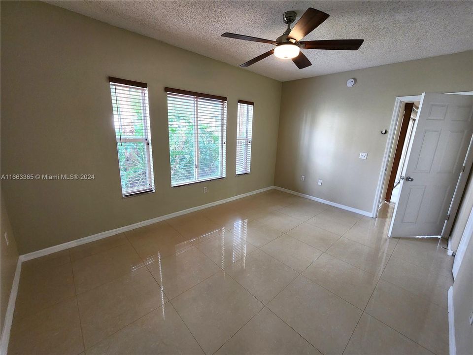 For Rent: $2,500 (2 beds, 2 baths, 1080 Square Feet)