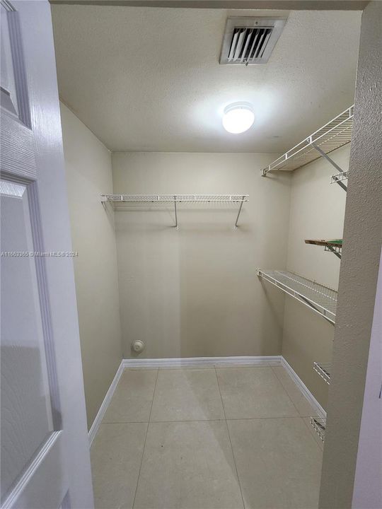 For Rent: $2,500 (2 beds, 2 baths, 1080 Square Feet)