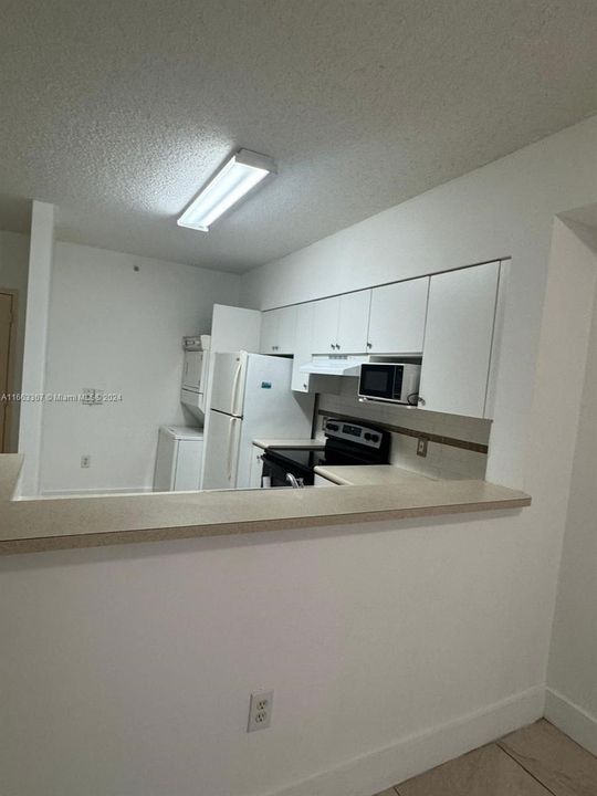 For Rent: $2,400 (2 beds, 1 baths, 740 Square Feet)