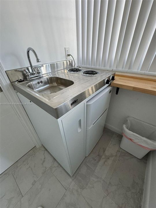 For Rent: $1,300 (1 beds, 1 baths, 1629 Square Feet)