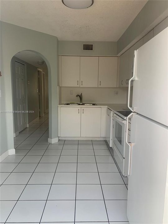 For Rent: $2,250 (2 beds, 2 baths, 900 Square Feet)