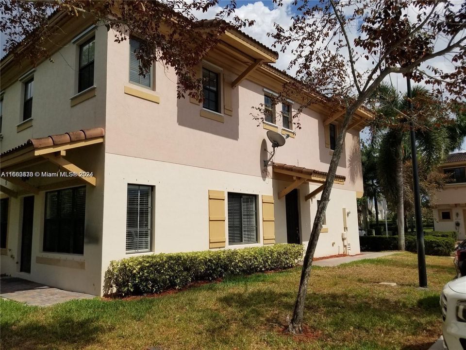 En Venta: $459,000 (3 camas, 2 baños, 1768 Pies cuadrados)