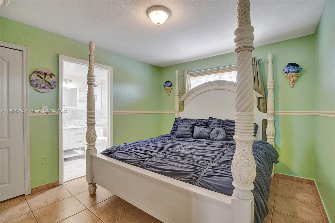 For Sale: $349,000 (2 beds, 2 baths, 1106 Square Feet)