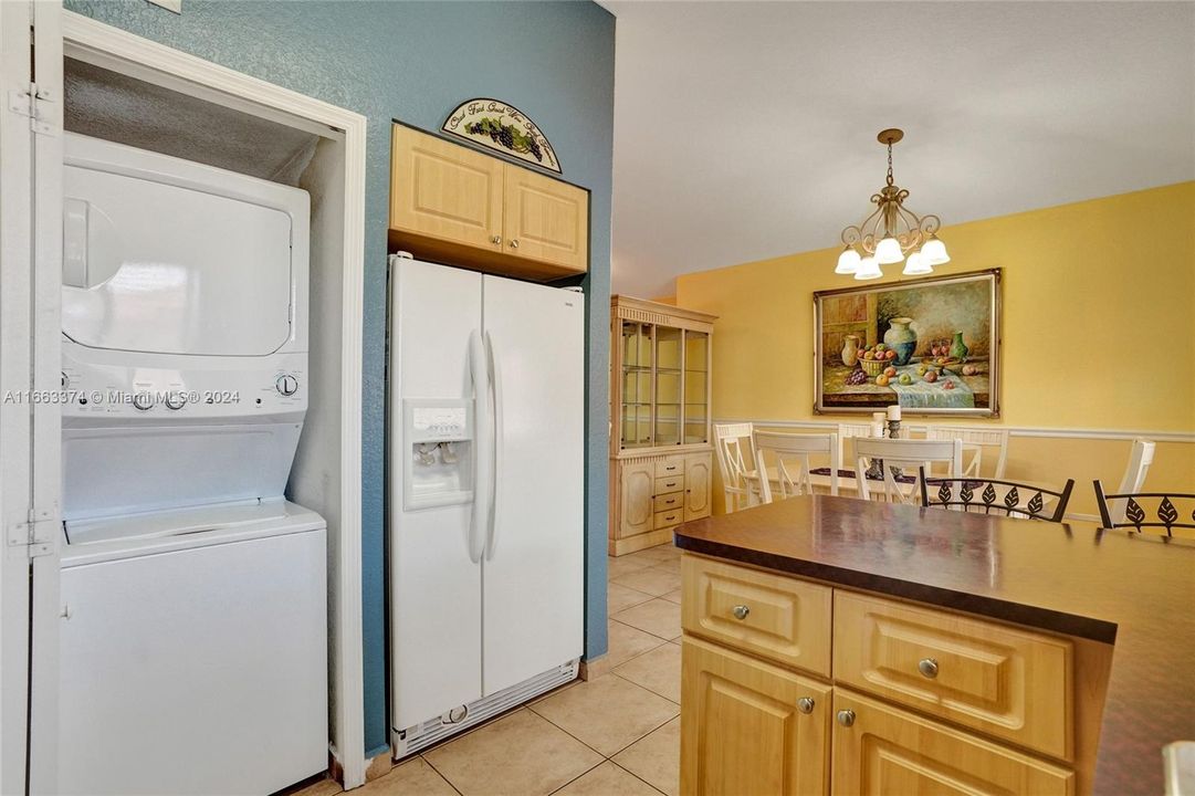 For Sale: $349,000 (2 beds, 2 baths, 1106 Square Feet)