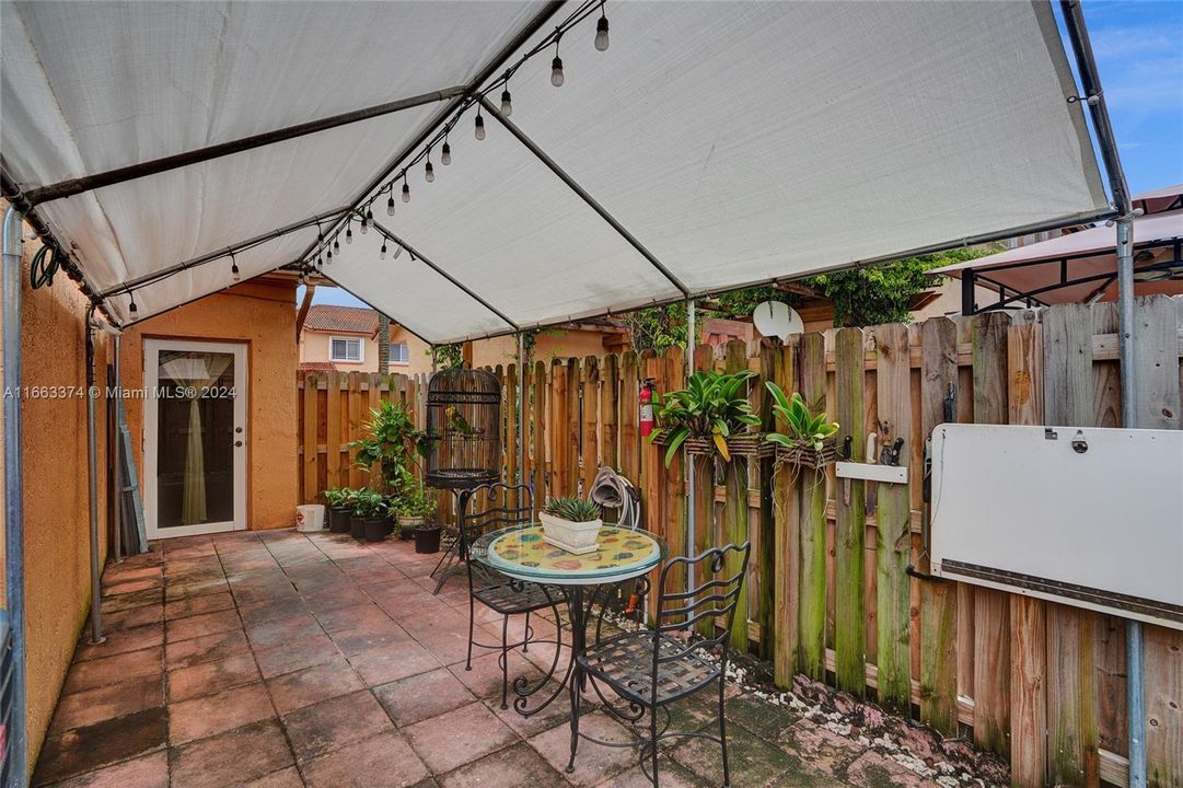 For Sale: $349,000 (2 beds, 2 baths, 1106 Square Feet)