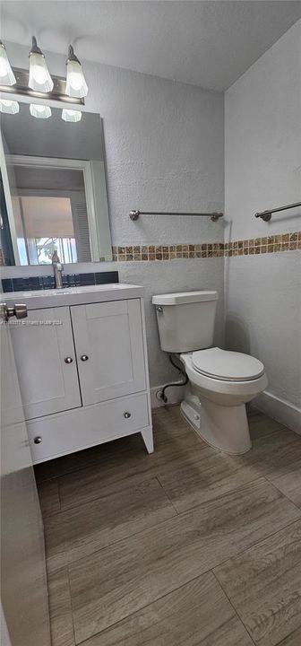 For Rent: $1,950 (2 beds, 1 baths, 953 Square Feet)