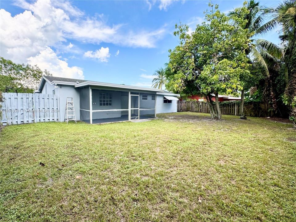 For Sale: $450,000 (3 beds, 2 baths, 1287 Square Feet)