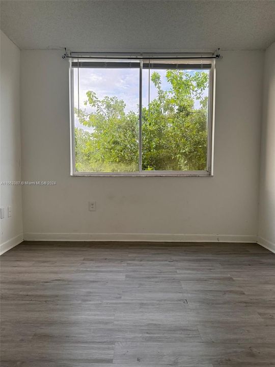 For Rent: $1,700 (1 beds, 1 baths, 634 Square Feet)