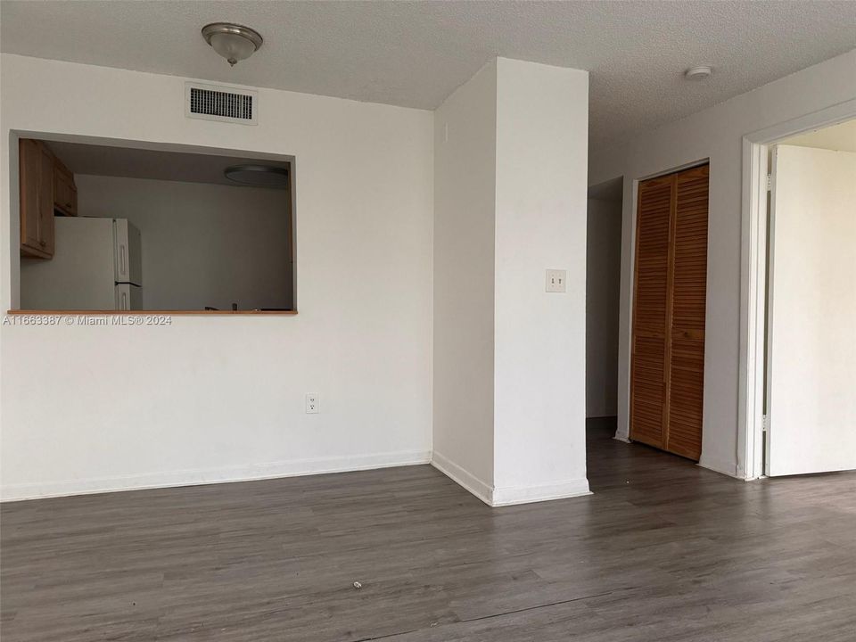 For Rent: $1,700 (1 beds, 1 baths, 634 Square Feet)