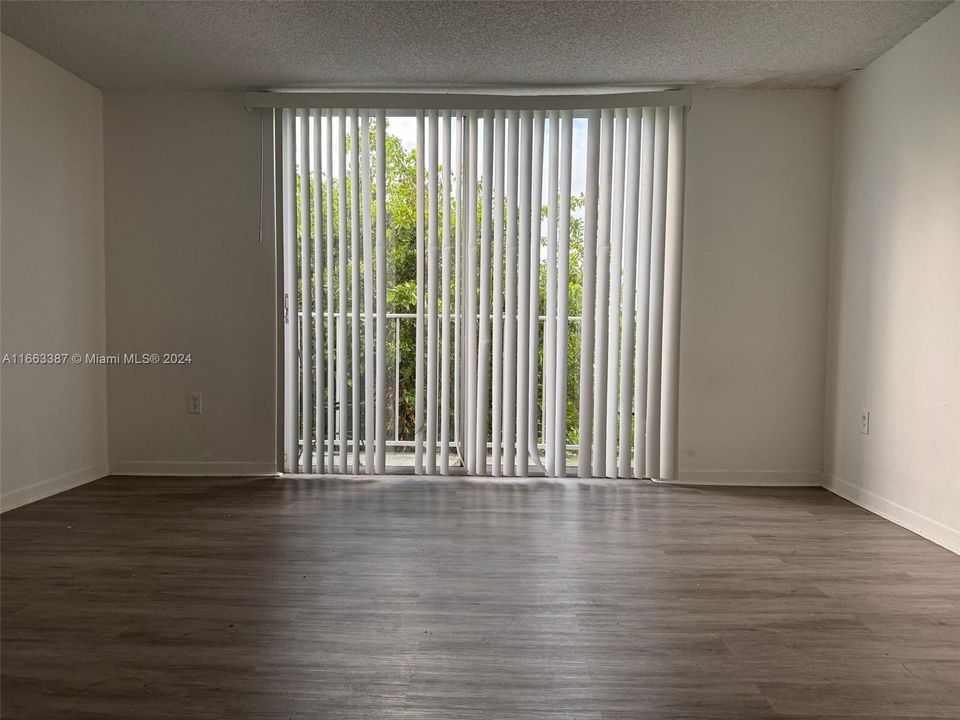 For Rent: $1,700 (1 beds, 1 baths, 634 Square Feet)