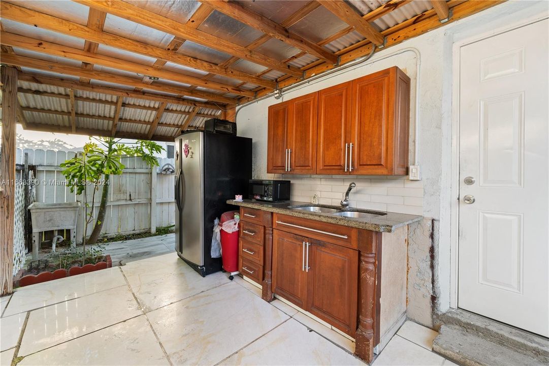 For Sale: $550,000 (4 beds, 2 baths, 1334 Square Feet)