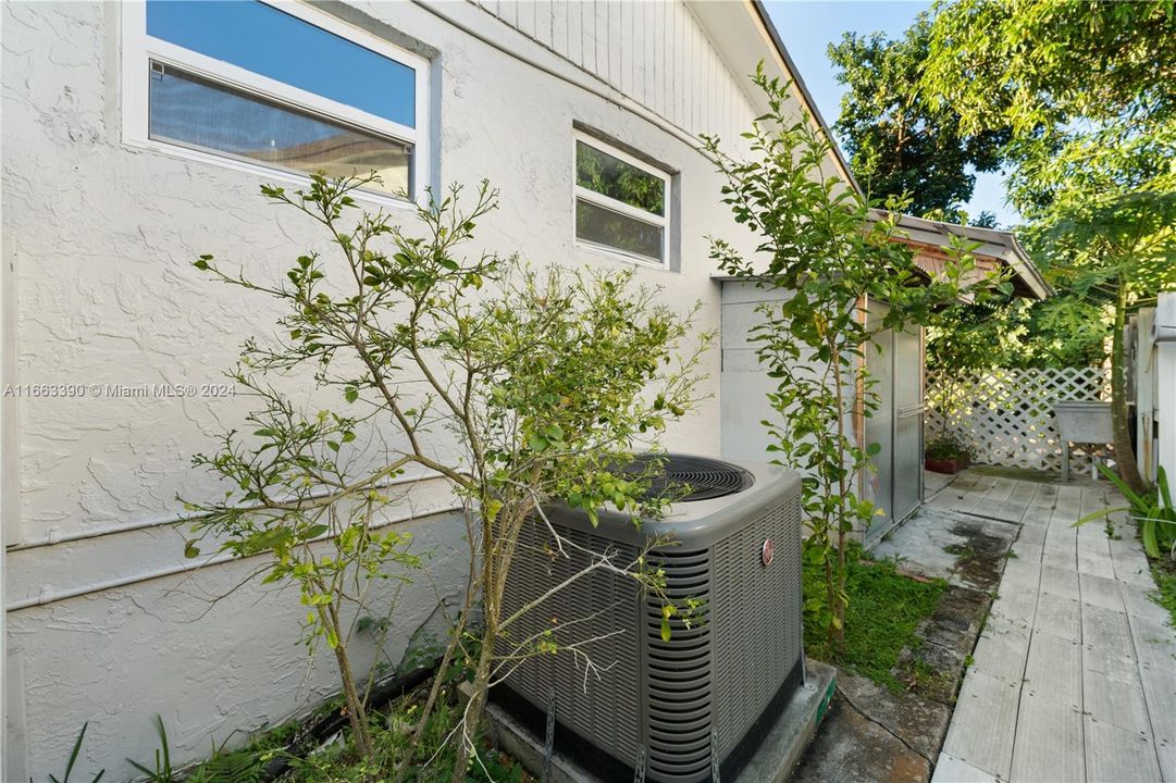 For Sale: $550,000 (4 beds, 2 baths, 1334 Square Feet)