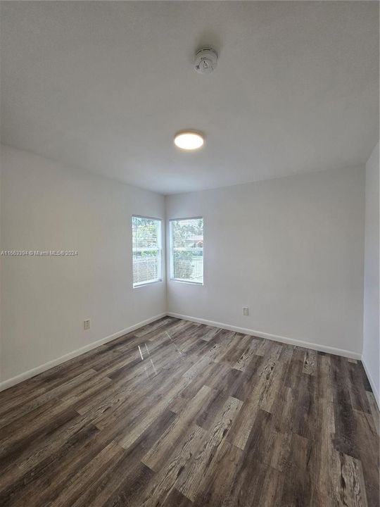 For Rent: $2,950 (3 beds, 1 baths, 1050 Square Feet)