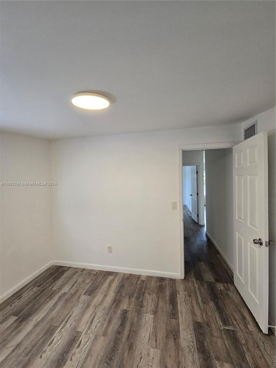 For Rent: $2,950 (3 beds, 1 baths, 1050 Square Feet)