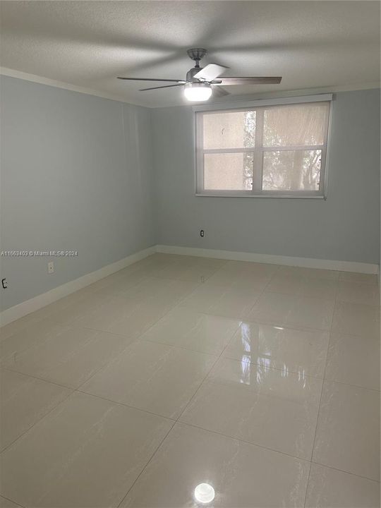 For Rent: $2,050 (1 beds, 1 baths, 810 Square Feet)