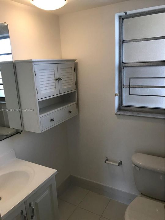 Primary Bathroom with Tub/Shower