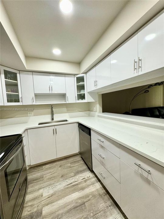 For Rent: $2,275 (2 beds, 2 baths, 1092 Square Feet)