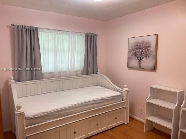 For Rent: $4,000 (3 beds, 1 baths, 1528 Square Feet)