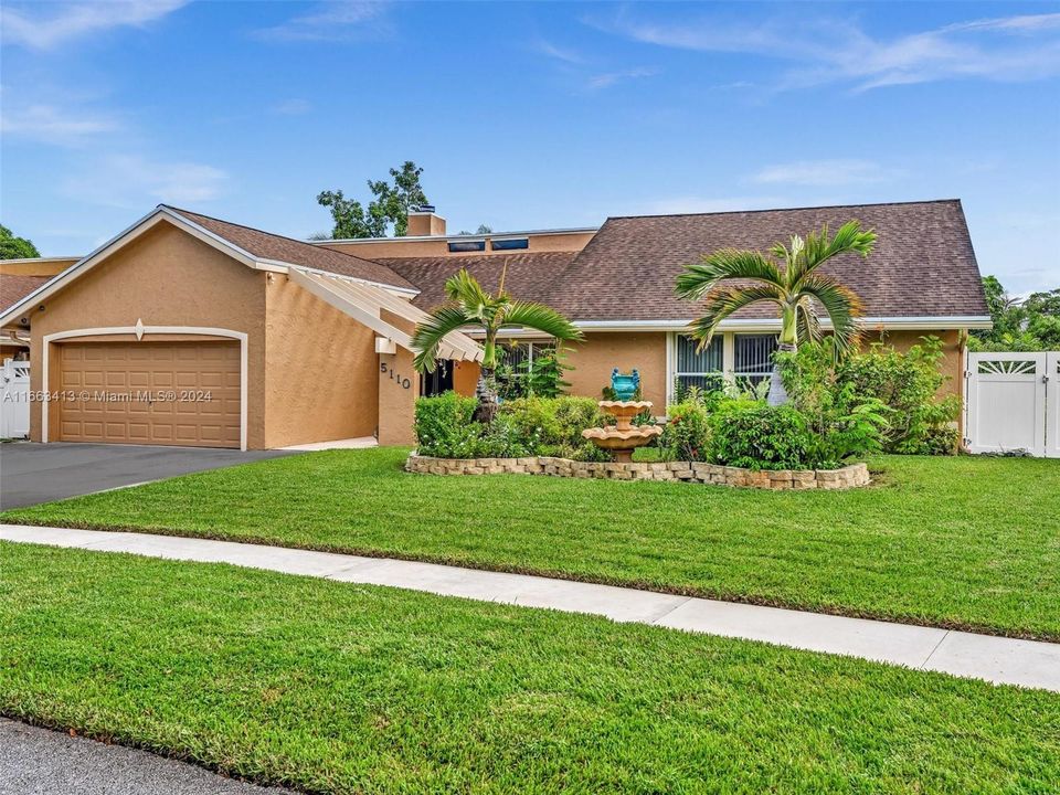 For Sale: $698,000 (4 beds, 2 baths, 1903 Square Feet)