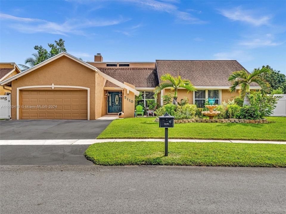 For Sale: $698,000 (4 beds, 2 baths, 1903 Square Feet)