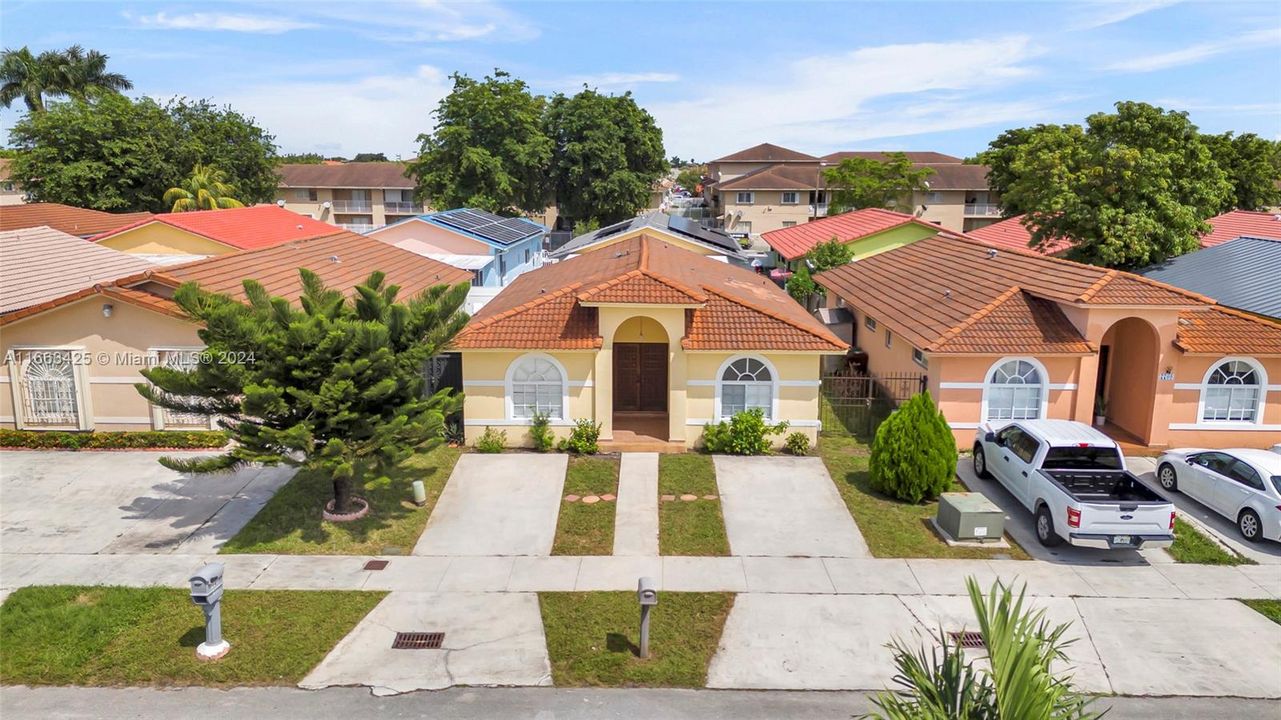 For Sale: $535,000 (3 beds, 2 baths, 1460 Square Feet)