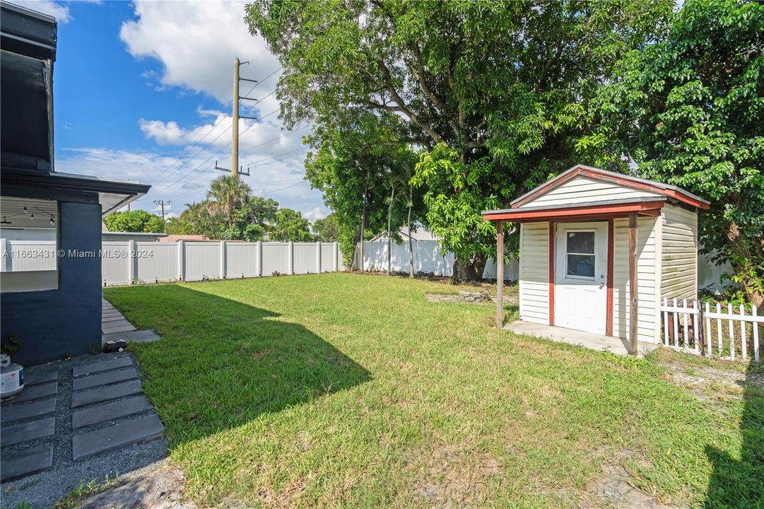 For Sale: $585,000 (3 beds, 2 baths, 1844 Square Feet)