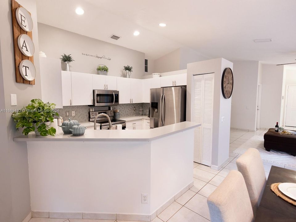 For Sale: $679,000 (3 beds, 2 baths, 1368 Square Feet)