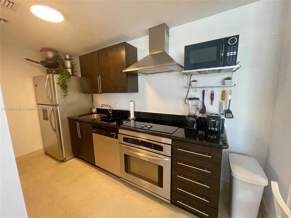 For Rent: $2,250 (1 beds, 1 baths, 506 Square Feet)