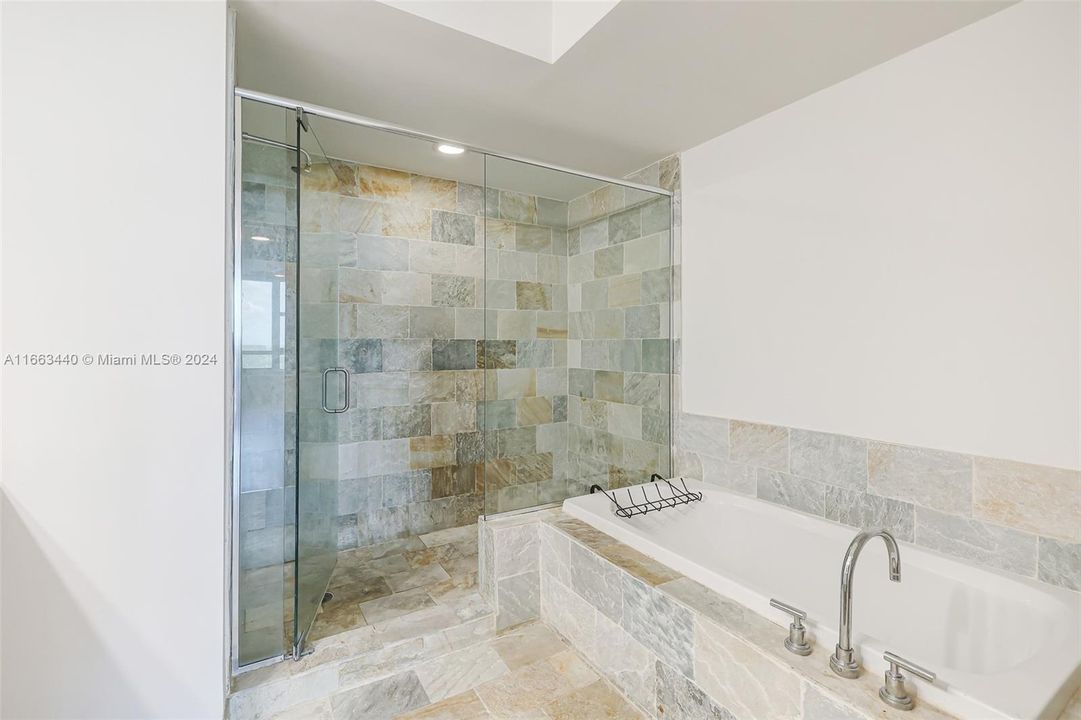 For Sale: $430,000 (2 beds, 2 baths, 1271 Square Feet)