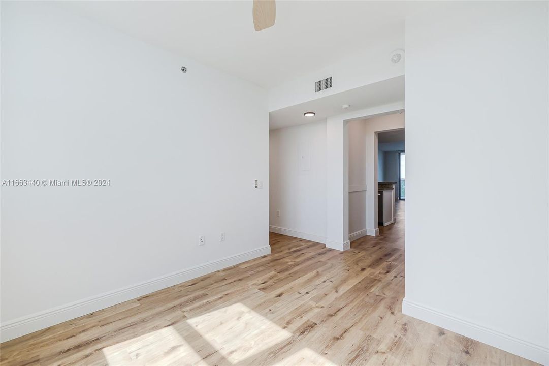 For Sale: $430,000 (2 beds, 2 baths, 1271 Square Feet)