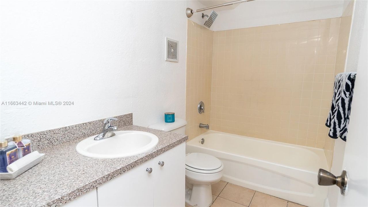 For Rent: $2,100 (2 beds, 1 baths, 801 Square Feet)