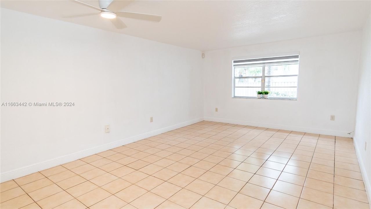 For Rent: $2,100 (2 beds, 1 baths, 801 Square Feet)