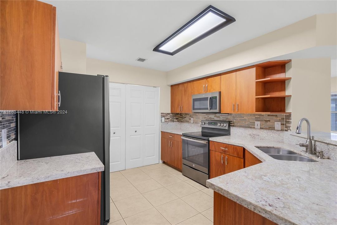 For Sale: $479,900 (3 beds, 2 baths, 1547 Square Feet)