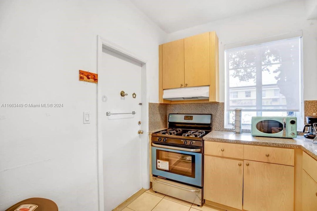 For Rent: $2,300 (1 beds, 1 baths, 17128 Square Feet)