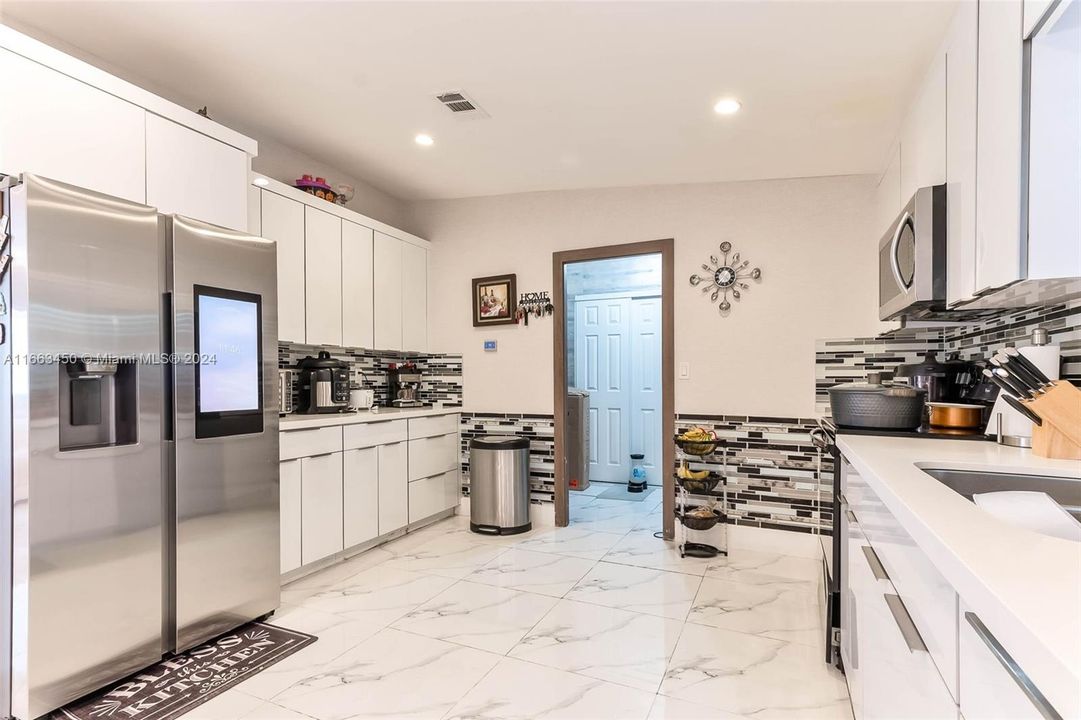 For Sale: $320,000 (4 beds, 2 baths, 2128 Square Feet)