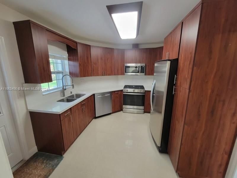 For Rent: $3,300 (3 beds, 2 baths, 1233 Square Feet)