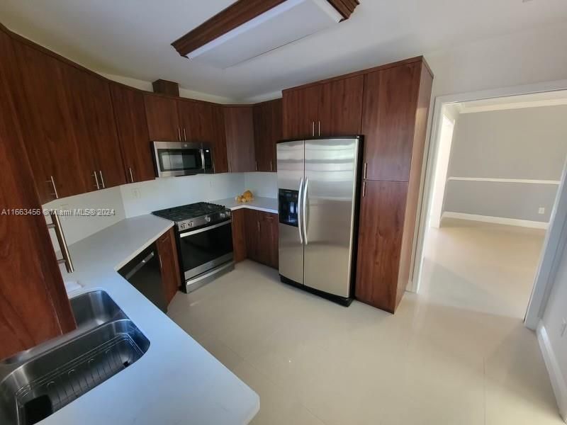 For Rent: $3,300 (3 beds, 2 baths, 1233 Square Feet)