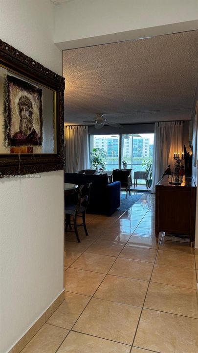 For Rent: $2,400 (2 beds, 2 baths, 1190 Square Feet)