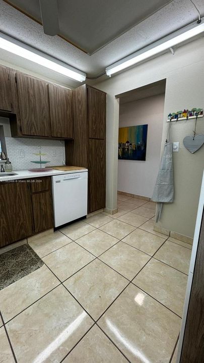 For Rent: $2,400 (2 beds, 2 baths, 1190 Square Feet)