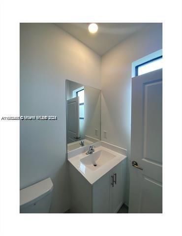 For Rent: $2,950 (3 beds, 2 baths, 1403 Square Feet)