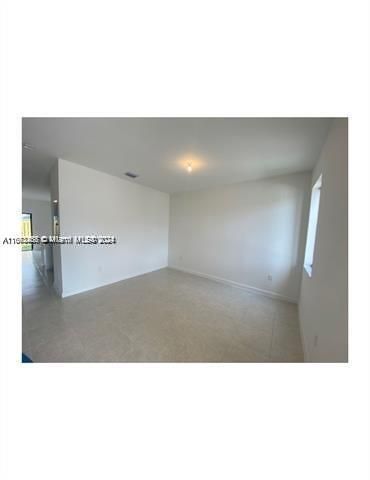 For Rent: $2,950 (3 beds, 2 baths, 1403 Square Feet)