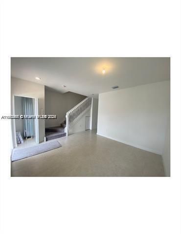 For Rent: $2,950 (3 beds, 2 baths, 1403 Square Feet)