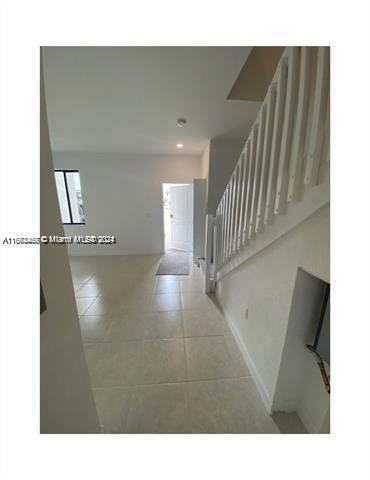 For Rent: $2,950 (3 beds, 2 baths, 1403 Square Feet)