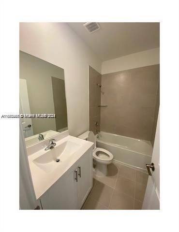 For Rent: $2,950 (3 beds, 2 baths, 1403 Square Feet)