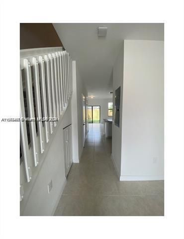 For Rent: $2,950 (3 beds, 2 baths, 1403 Square Feet)