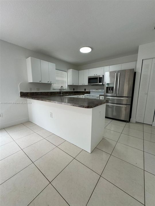 For Rent: $2,875 (3 beds, 2 baths, 1275 Square Feet)