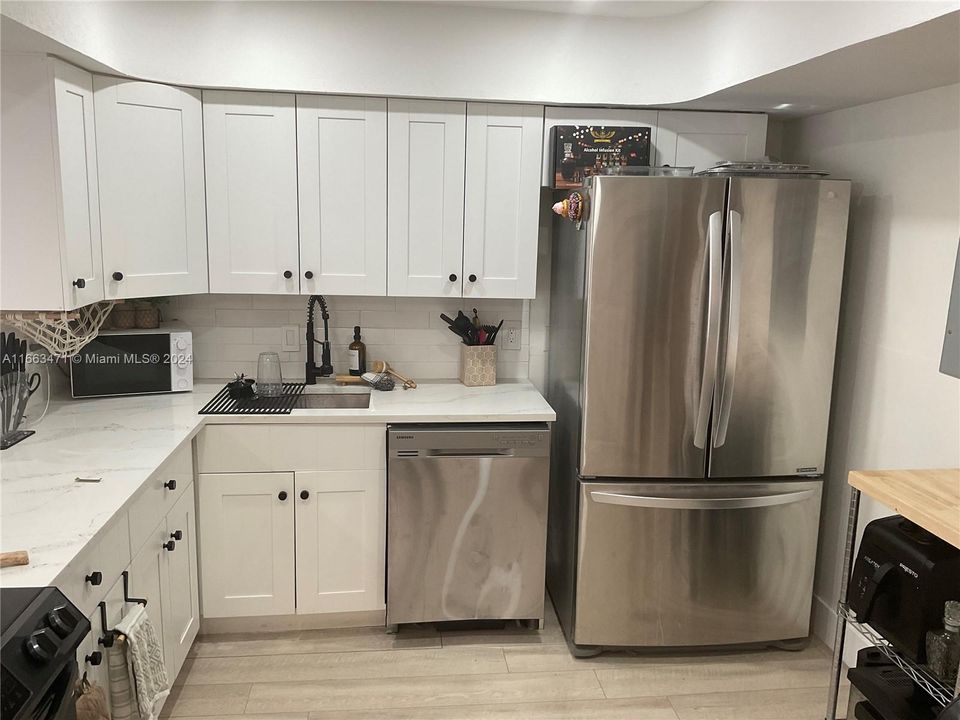 For Sale: $399,995 (2 beds, 2 baths, 1402 Square Feet)