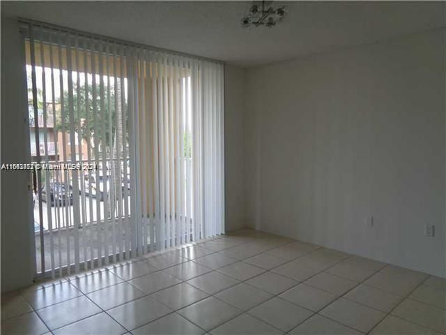 For Rent: $2,150 (2 beds, 1 baths, 922 Square Feet)